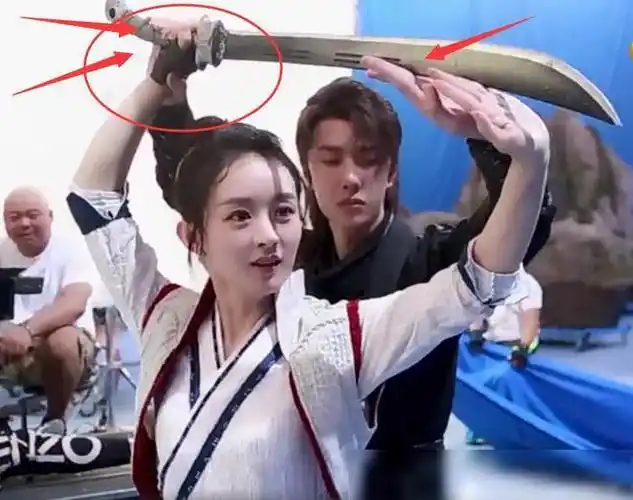 和赵丽颖双人打戏我却在关注王一博手的位置暴露真实修养