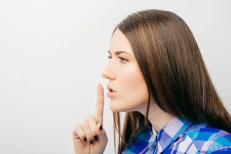 女人_安静_手势_少妇_灰色背景_图片大全—全景创意图库(quanjing.