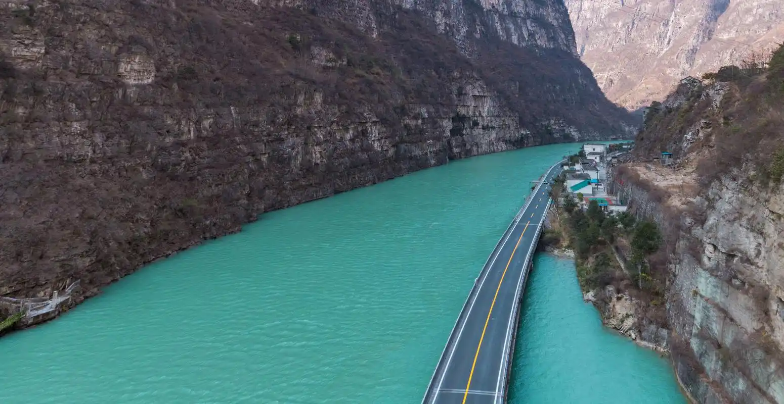 中国最美的十大峡谷之一——四川大渡河峡谷及铁道兵博物馆行记