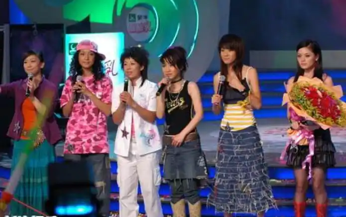 【考古】2006超级女声沈阳唱区7进5 朱江pk巩贺完整版