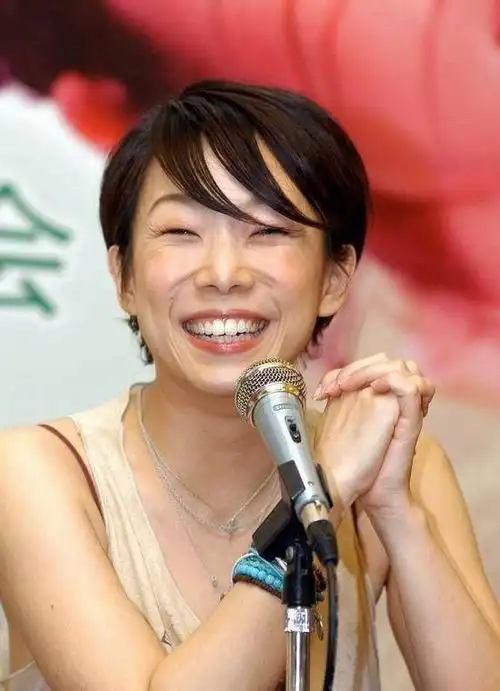 一代天后,实力唱将林忆莲,眼睛小确实很迷人