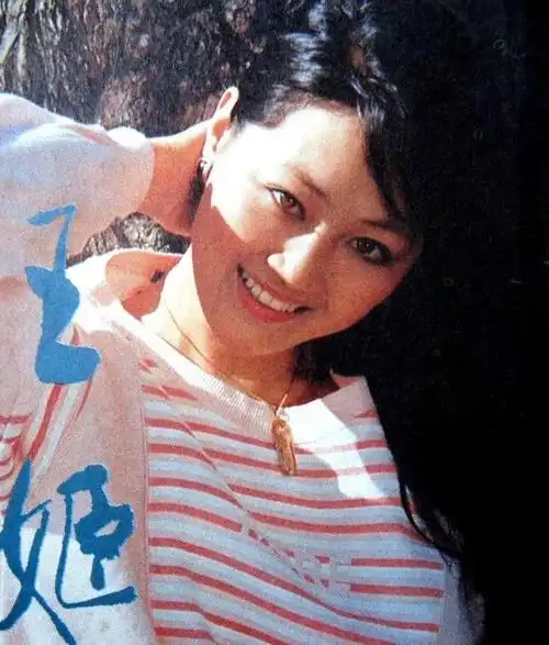 原创王姬80年代海外创业却遗憾终身为照顾28岁儿子58岁仍在拼搏