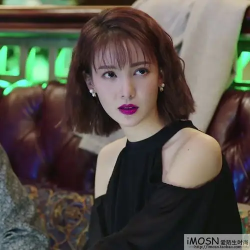 我们都要好好的金晨艾丽莎同款黑色挂脖露肩中袖连衣裙子2019夏女