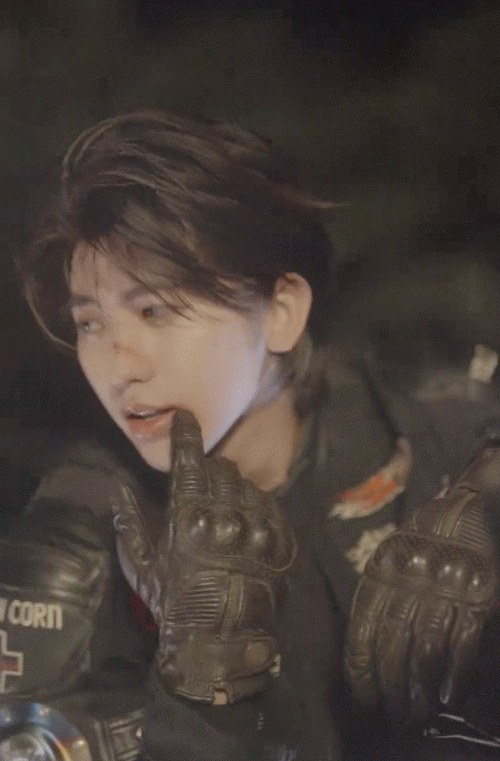 蔡徐坤机车战损风##蔡徐坤骑机车了##蔡徐坤新歌rideordie