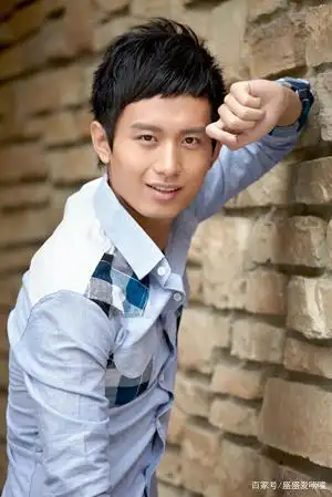 翻看《琉璃》男主旧照,从"微胖"到"肌肉男,减肥方法曝光