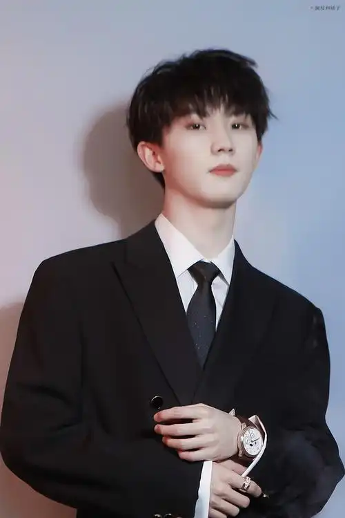 大家可以给我来一点马嘉祺很帅的图吗最想存图了