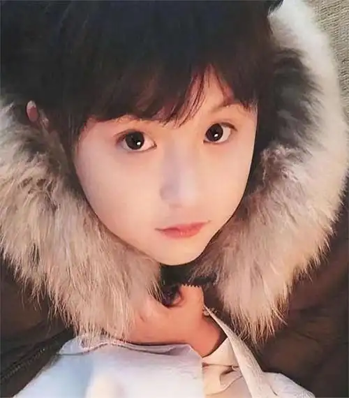 两岁出道年收入百万因长相甜美被禁止整容的刘楚恬现在长啥样