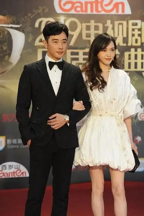 回顾唐嫣女儿出生都是罗晋照料丈夫弯腰提裙嫁给了爱情