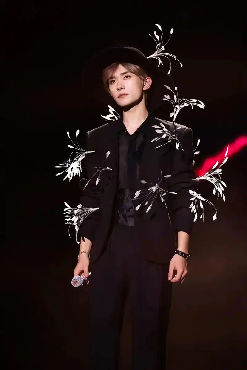 易烊千玺.幸得与你同乘十年,一起成长,一起朝着成熟的自己迈进 - 抖音