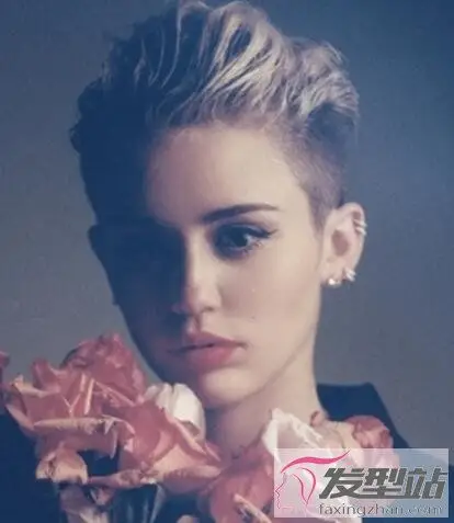 女生剃两边短发发型个性吸睛比男生还帅
