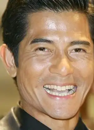 郭富城大笑泄鱼尾纹 牙口不齐天王形象受损