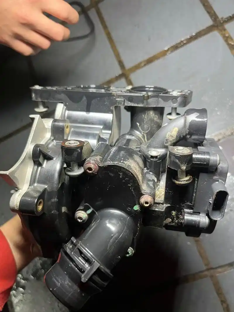 奥迪q5  ea888三代 水泵漏水 故障码报发动机冷却装置不足够  仪表