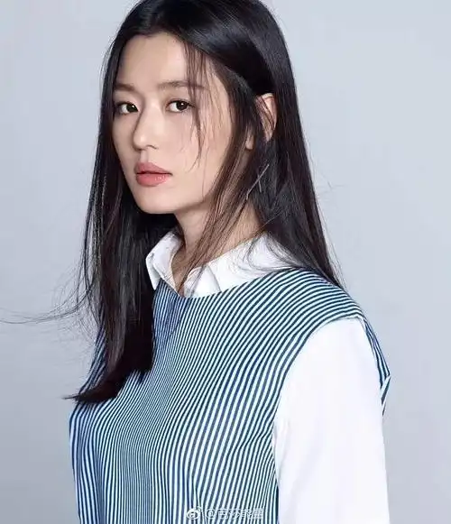 肩宽骨架大,怎么破?全智贤教你穿出完美比例!