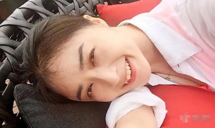 "华妃"蒋欣罕见穿比基尼秀身材/扮鬼