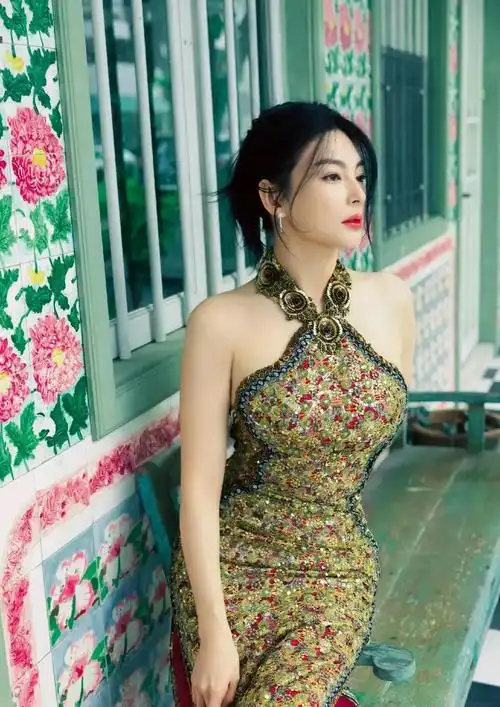 张雨绮挂颈旗袍造型写真