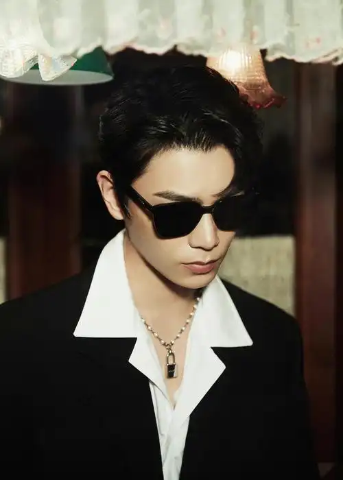 复古摩登墨镜背头丁禹兮工作室出图20210927工作室拍摄视频