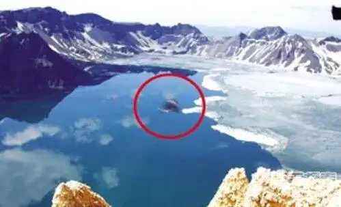 长白山天池水怪现真身