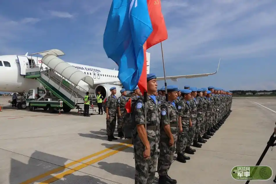 出征中国蓝盔第十七批赴黎维和部队出发