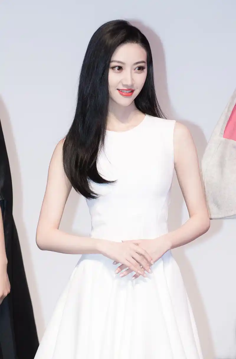 景甜代言国际品牌加入明星梦之队 潜力无限