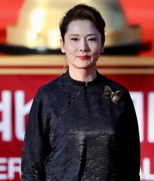 因长相太美无人敢追,父亲为她一辈子光棍,何赛飞魅力究竟有多大