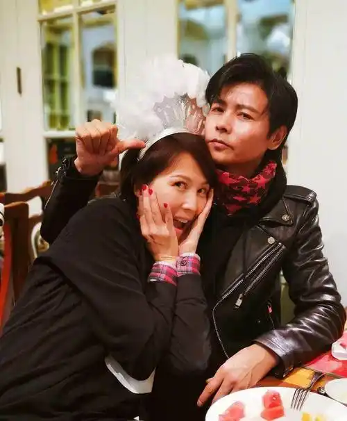 原创原创46岁蔡少芬怀三胎和老公花式官宣网友希望生个男宝宝