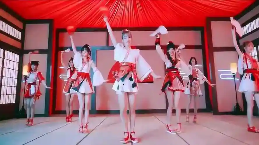 创造101sing女团寄明月舞蹈版mv惊艳全场仿佛二次元