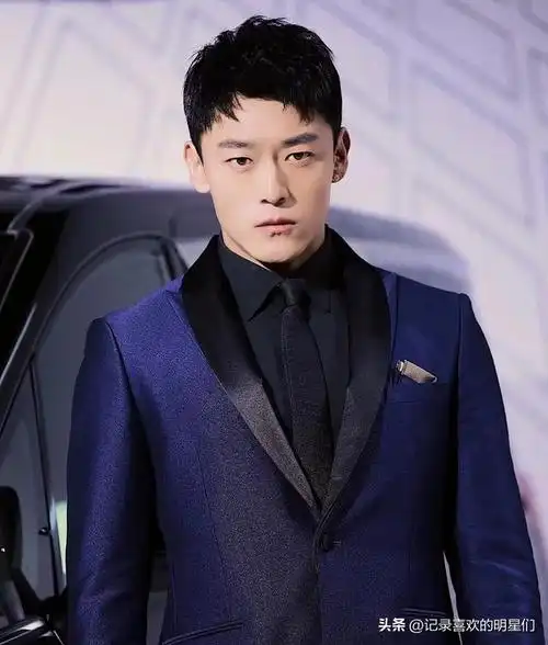 刘俊孝帅气迷人十足,行走的荷尔蒙男人味十足,魅力四射!