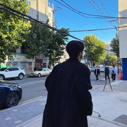 林彦俊晒日常随拍#看这背影,睫毛,侧脸,手臂还得是你林彦俊