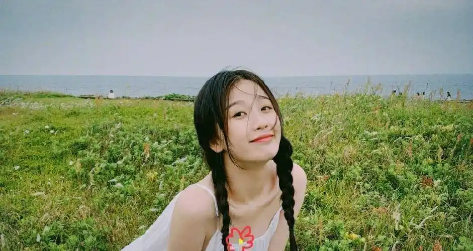 鞠婧祎,虞书欣撞上同款造型,都是94后,状态大不一样_蔡徐坤_lisa_节目