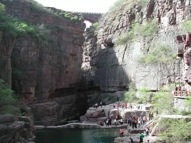 p>云台山风景区,位于河南省 a target="_blank" href="/item/焦作市