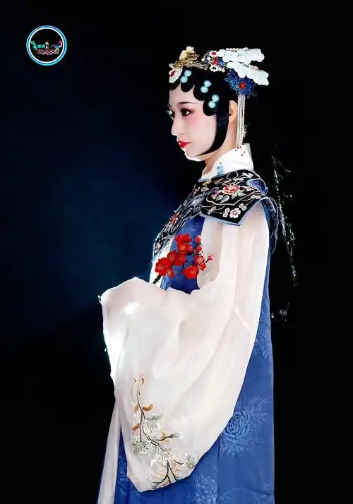 戏曲风古装美女晓玲
