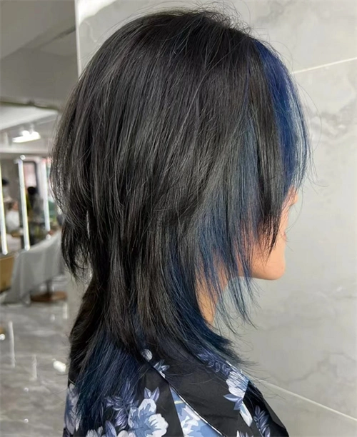 "导读:说到流行的发型,女生狼尾不要小看了,因为