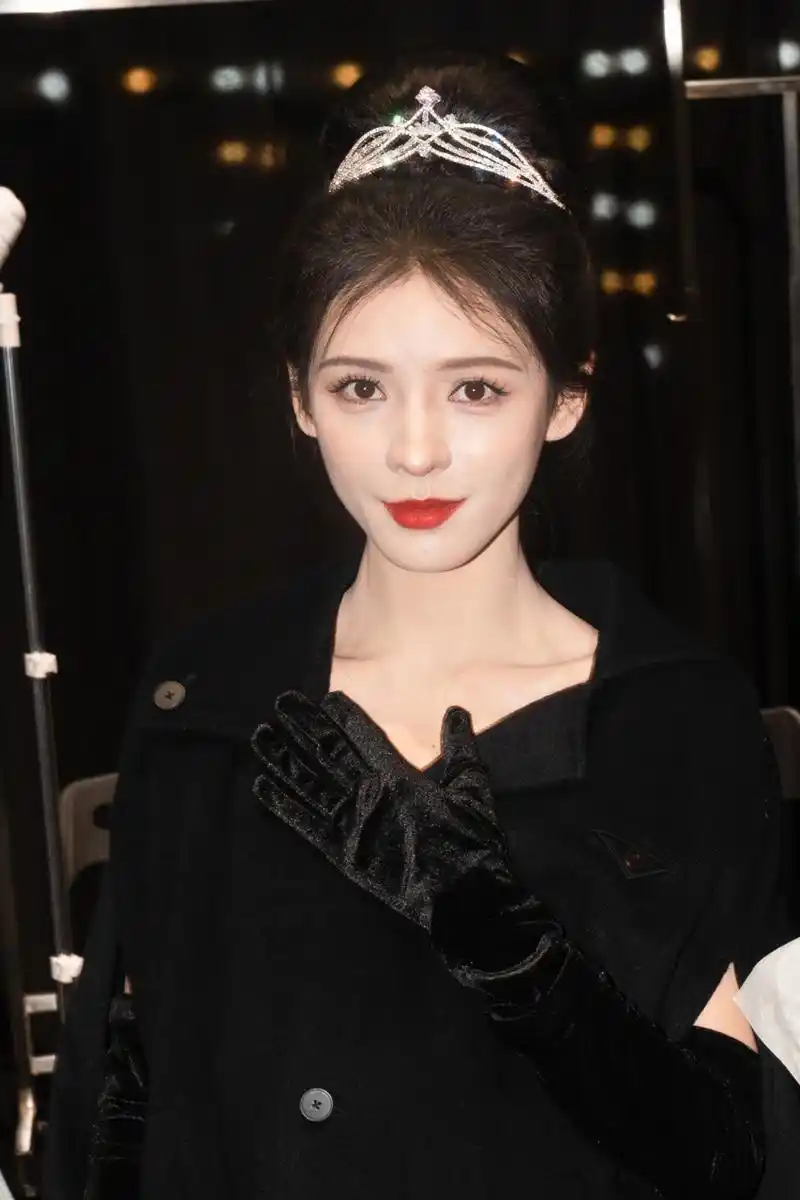 4月6日,张予曦发布了一组云南出游美照.