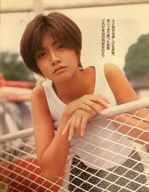 48岁冻龄女神惊艳众人,年轻时颜值碾压一众小生,迷倒万千少女