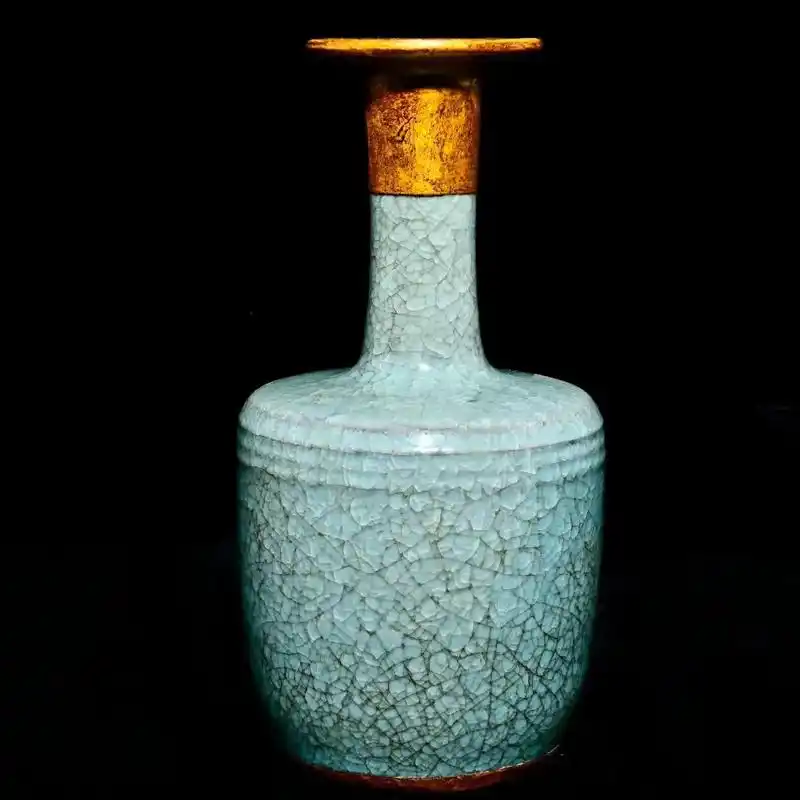 旧藏北宋官窑冰裂纹包金赏瓶.目前市场行情价值18000000 - 抖音