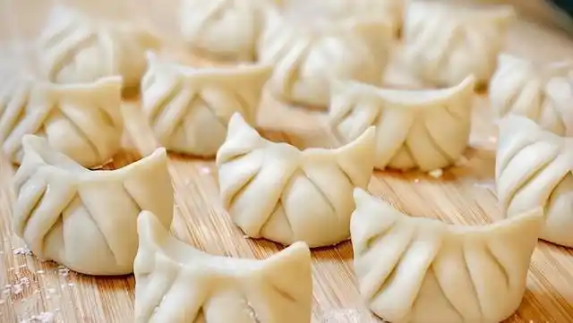 饺子:不管南方,北方都是人们平时生活的传统美食,饺子也是过节的一种