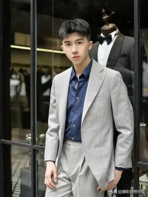 特别喜欢穿西装和白衬衫的男人是帅哥安达adachi