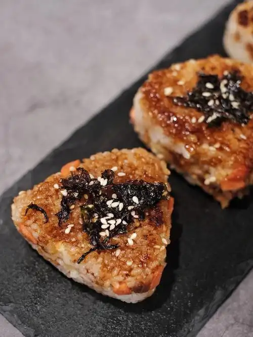 米饭神仙吃法香喷喷会拉丝的日式烤饭团