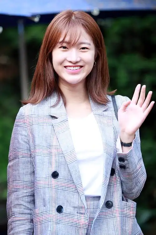 《她爱上我的谎》终映宴 李玹雨joy悉数到场共庆