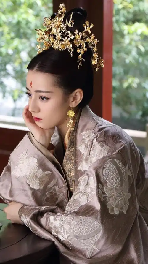 你觉得古装剧服饰窄袖好看还是广袖好看