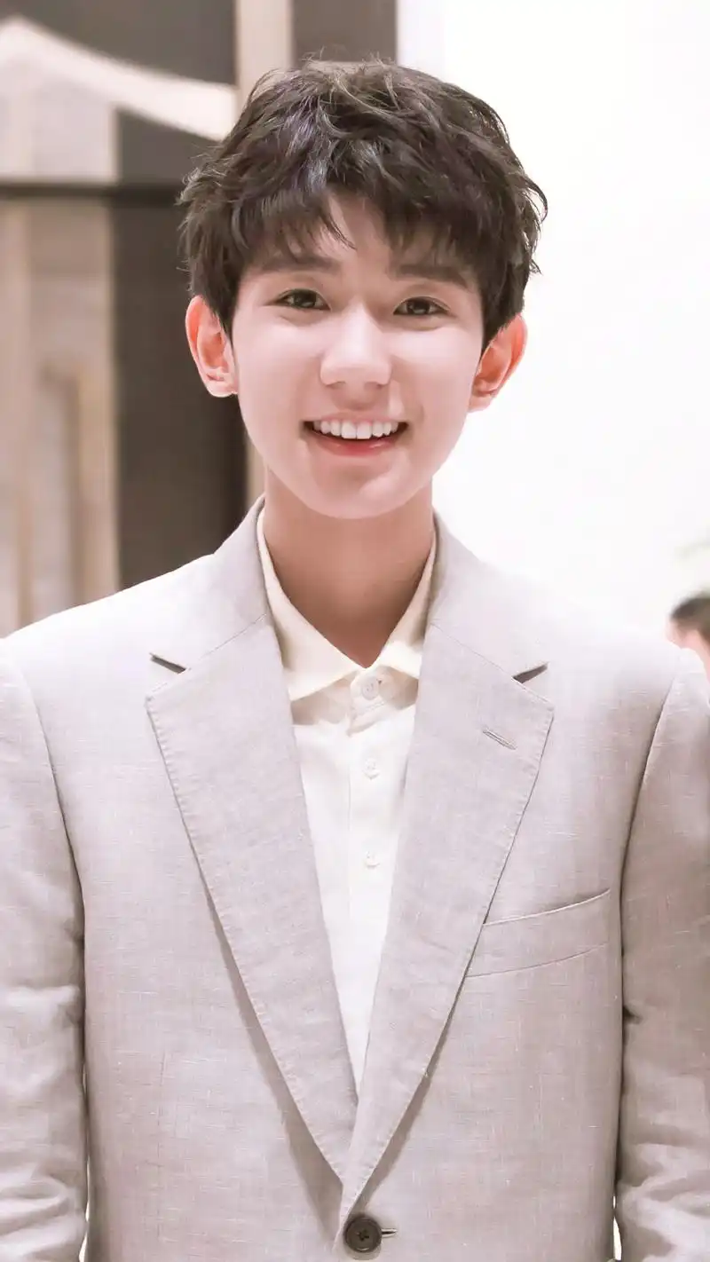 王源代言鲜橙多 .