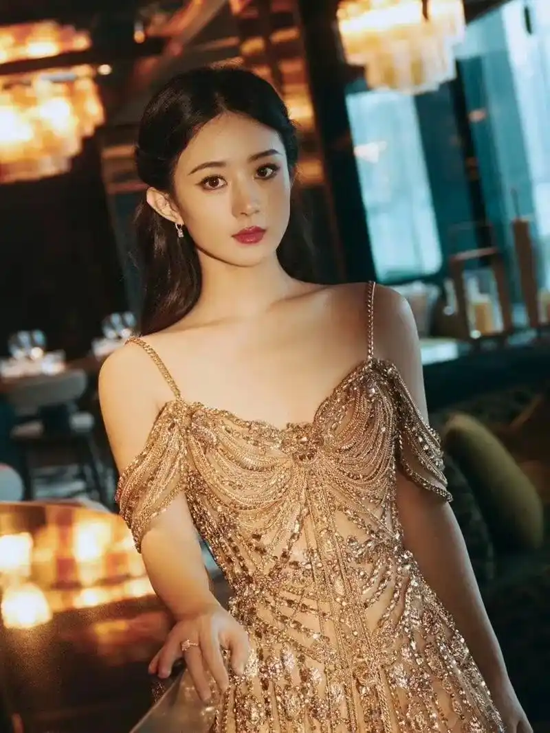 赵丽颖 啊啊啊金色裙子,老婆好美!头发编了,是卷发 - 抖音