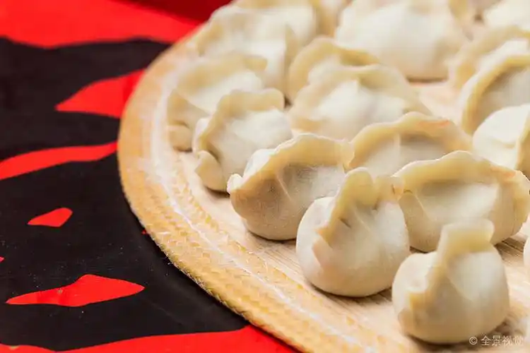 水饺是中国人民喜爱的传统特色食品_高清图片_全景视觉