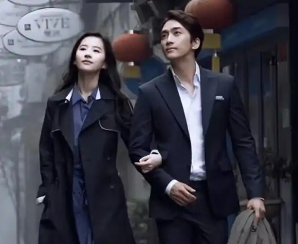 刘亦菲唯一公开过的男友韩国帅哥宋承宪,你们看看帅不