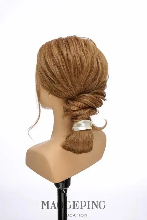 帽子控看过来超适合戴帽子的发型扎法简单又实用