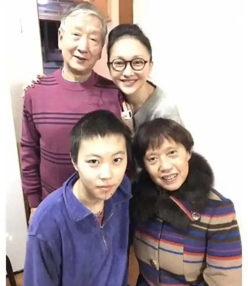 网曝窦靖童在国外结婚对象是导演李孟桥对方已经出面回应