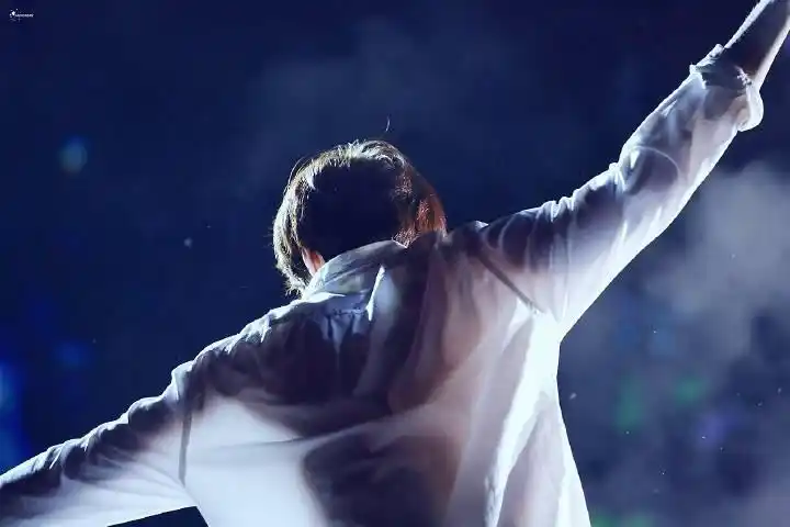 白衣.吴世勋.exo.销魂的背影(>ω *)