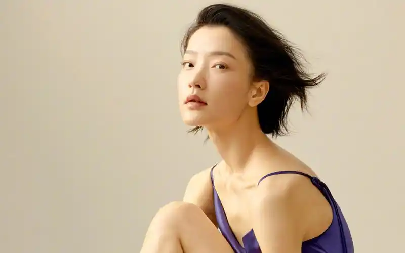 杜鹃白皙性感高清桌面壁纸