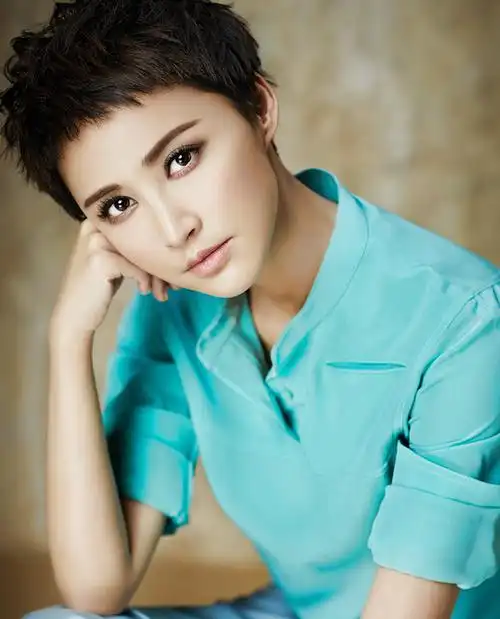 下一张 简介 美女明星干练帅气的张歆艺写真 上一组图 下一组图