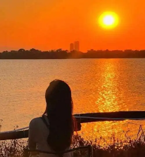 "随着这句话的落下,一对曾经的恋人,如